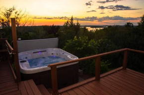 Cozy Sunset Cottage Overlooking Rice Lake